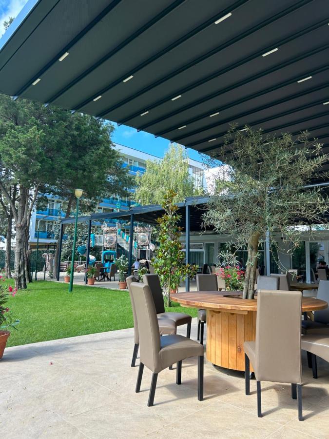 Hotel Agora Neptun Esterno foto